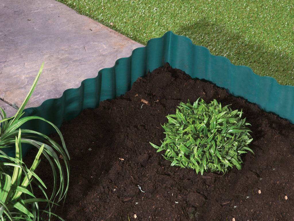Green scalloped plastic lawn and garden border edging | Decorative flexible border for flower beds UK