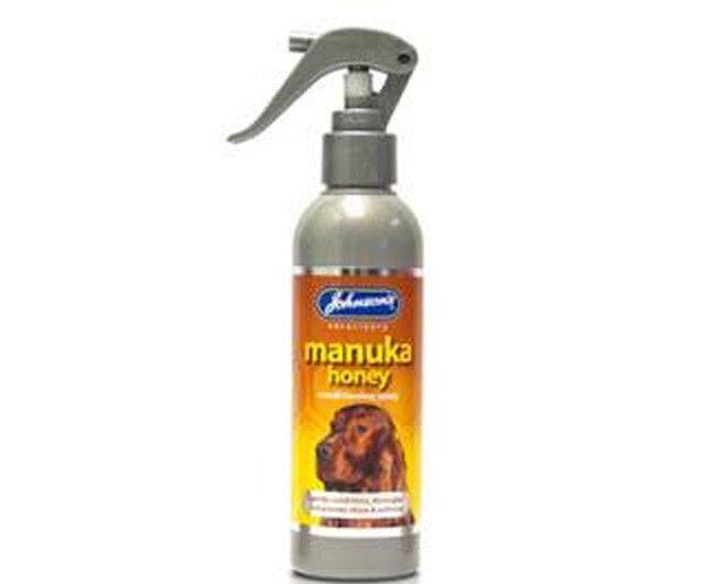 Johnson's Manuka Honey Conditioning Trigger Pump Spray 150ml on a white background