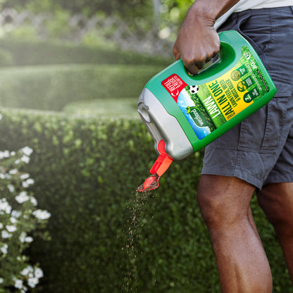 Westland Aftercut All In One Spreader 80m2 being used by someone in shorts