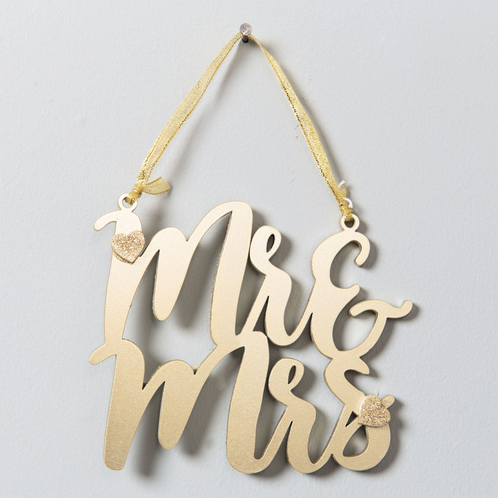 Decorative sign with 'Mr & Mrs' on a light gray background